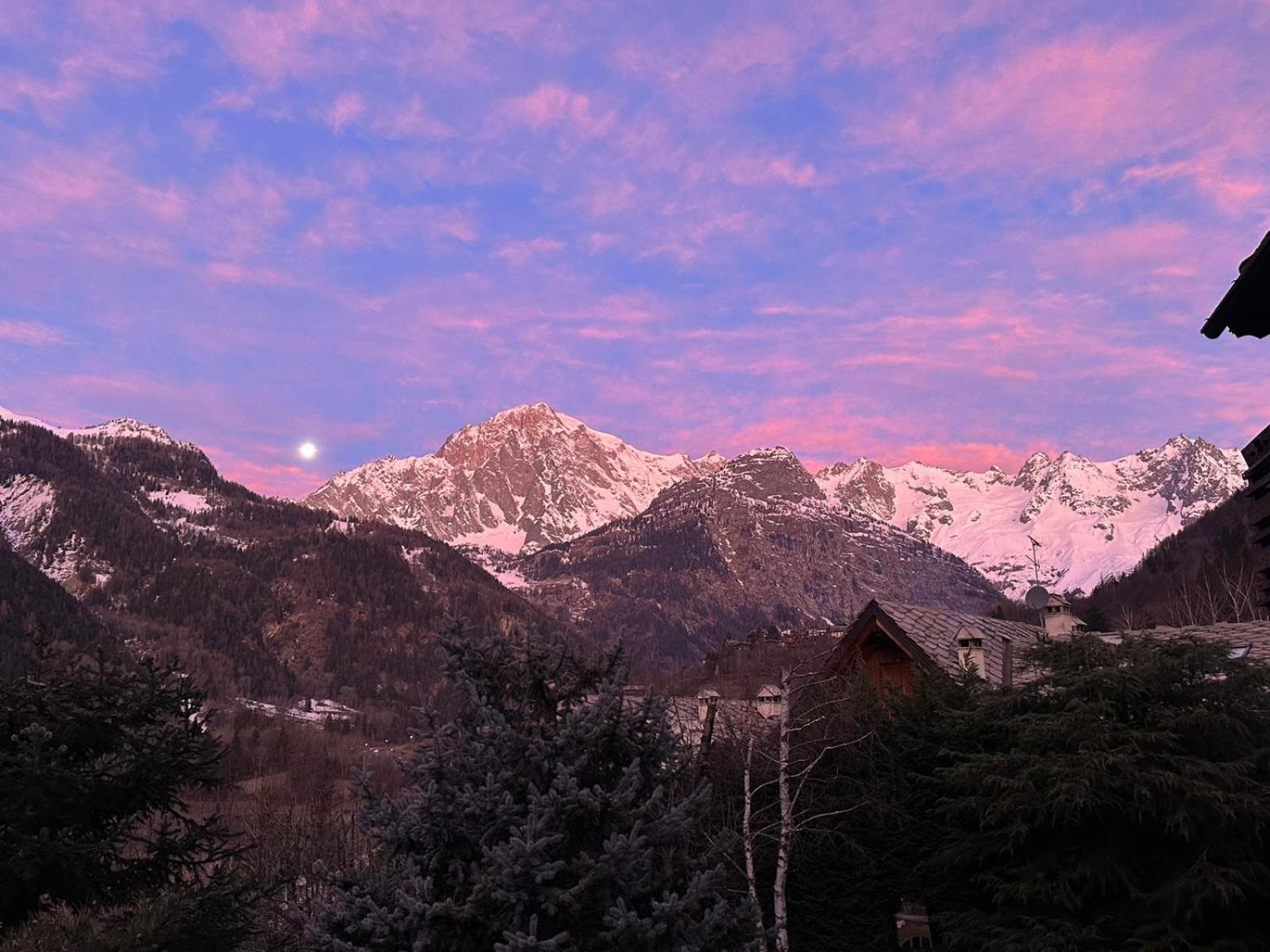 Courmayeur~Navetta Gratuita Per Il Centro+Impianti Exterior photo