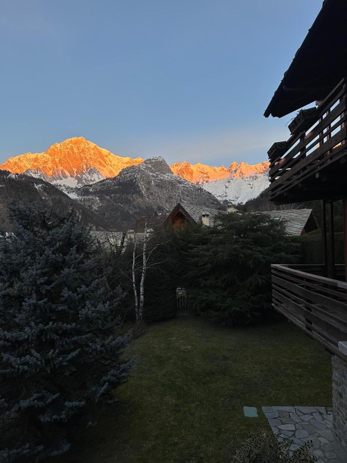 Courmayeur~Navetta Gratuita Per Il Centro+Impianti Exterior photo